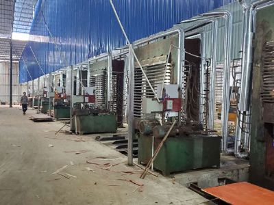 建筑模板壓板車(chē)間